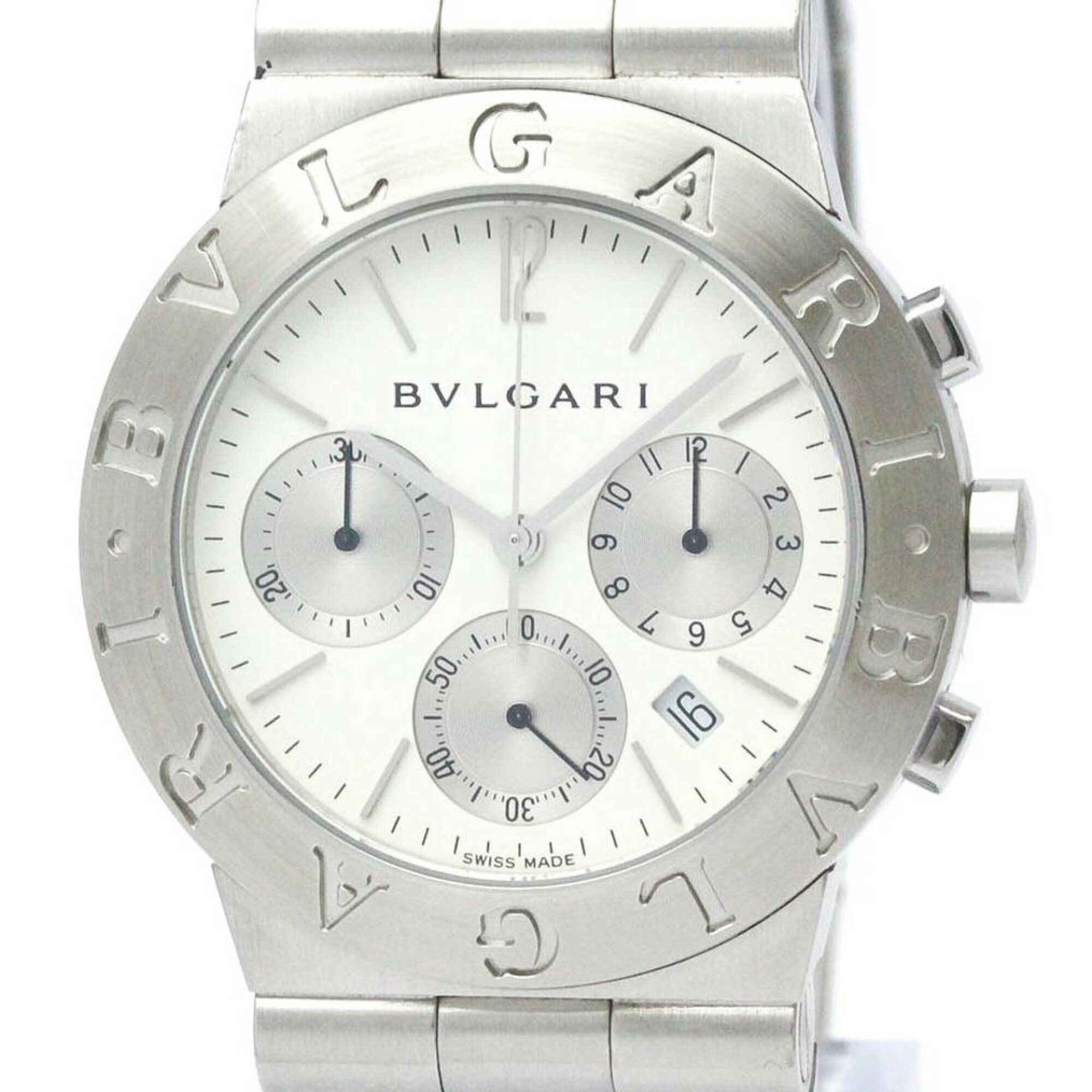 ブルガリ (BVLGARI) ディアゴノ クロノグラフ ステンレススチール クォーツ メンズ 時計 CH35S (外装仕上げ済み) 【中古】 基本情報 [ブランド名]: ブルガリ(Bvlgari) [ライン名]: ディアゴノ [モデル]: CH35S [製品番号 (MPN)]: CH35S デザイン [スタイル]: ドレス/フォーマル [性別]: メンズ [素材 (ケース)]: ステンレススチール(SS) [素材 (ブレスレット/ベルト)]: ステンレススチール(SS) [カラー（文字盤）]: ホワイト ムーブメント [ムーブメント]: クォーツ 機能 [機能]: クロノグラフ, 日付 サイズ [ケース幅]: 35mm / 1.38&#039;&#039; 個別商品情報 [シリアルナンバー]: D*666 付属品 [付属品]: 無し 状態 [状態]: 非常に良い [ランク]: ランク A 【中古】使用感が少なく、多少のキズや汚れは見られるものの全体的にきれいな商品 [風防ガラスのキズ]: 無し [文字盤のキズ/劣化]: 無し [針のキズ/劣化]: 無し [ケースのキズ]: わずか [ベゼルのキズ]: わずか [リューズのキズ]: わずか [裏蓋のキズ]: わずか [ブレスレットのキズ]: わずか [メンテナンス]: 電池交換済み, 外装磨き仕上げ済み [腕回り]: 16cm / 6.29&#039;&#039; 配送 [総重量]: 100g / 3.52oz. 【本物保証】 eLADYの商品は全品本物保証！ 安心してお買い物をお楽しみください。 商品ランクについて ランク N　 新品・未使用商品。基本的にブティック購入と同じ状態（付属品は商品説明欄に記載があるものがつきます。） ランク NS 未使用・展示品 ランク S 新品同様にきれいな商品 ランク SA 使用感がほとんどない、きれいな商品・新品仕上げ商品 ランク A 使用感が少なく、多少キズや汚れは見られるものの、全体的にきれいな商品 ランク AB やや使用感があり、キズや汚れが見られるが全体的に程度の良い商品 ランク B 使用感があり、ダメージや汚れが見られるが、通常の使用に支障のない商品 ランク BC 使用感が強くあり、ダメージや汚れが気になる商品 ランク C かなりの使用感があり、ダメージや汚れが目立つ商品 ランク D 著しく状態が悪い商品・不具合のあるジャンク品 商品ランクについて お客様のご都合による返品・交換の対応はできかねますので、あらかじめご了承願います。品質管理には万全を期しておりますが、 万が一お届け商品がご注文とまったく異なっていた場合には返品の対象となることもございます。商品到着後24時間以内に、 カスタマーサービスセンターまでEメール又はお電話でご連絡ください。24時間以上経過しますと、お受け致しかねる場合がございます。 ご了承ください。