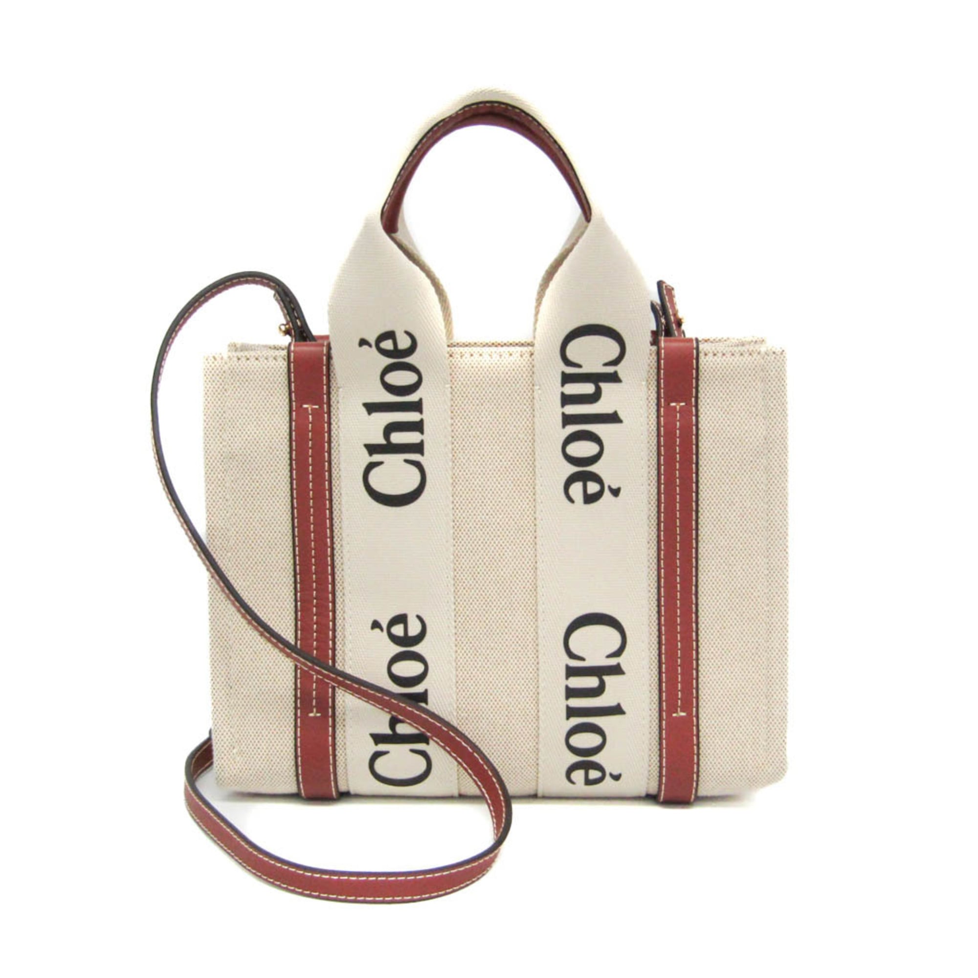 クロエ(Chlo?) ウッディ WOODY スモール CHC22A397 レディース レザー,キャンバス ショルダーバッグ,トートバッグ ブラウン,ライトベージュ 基本情報 [ブランド名]: クロエ(Chlo?) [モデル]: ウッディ WOODY スモール CHC22A397 [製造国]: イタリア デザイン [タイプ]: ショルダーバッグ, トートバッグ [素材]: レザー , キャンバス [カラー]: ブラウン, ライトベージュ [開閉]: オープン [内ポケット]: オープンポケット 1 [性別]: レディース サイズ [サイズ (高さx幅x奥行)]: 21cm x 26cm x 8cm / 8.26'' x 10.23'' x 3.14'' [ハンドルの長さ]: 29cm / 11.41'' [ストラップの長さ]: 110cm - 118cm / 43.3'' - 46.45'' [ハンドルの高さ]: 11.00cm / 4.33'' 個別商品情報 [シリアルナンバー]: C05YK6 付属品 [付属品備考]: 付属品の詳細は画像をご確認ください 状態 [状態]: 非常に良い [ランク]: ランク A 【中古】使用感が少なく、多少のキズや汚れは見られるものの全体的にきれいな商品 [全体の使用感]: わずか [ダメージの強さ]: 角 汚れ わずか, 外側全体 毛羽立ち わずか [商品状態備考]: 商品状態の詳細は画像をご確認ください 配送 [総重量]: 620g / 1.36lb. 【本物保証】 eLADYの商品は全品本物保証！ 安心してお買い物をお楽しみください。 商品ランクについて ランク N　 新品・未使用商品。基本的にブティック購入と同じ状態（付属品は商品説明欄に記載があるものがつきます。） ランク NS 未使用・展示品 ランク S 新品同様にきれいな商品 ランク SA 使用感がほとんどない、きれいな商品・新品仕上げ商品 ランク A 使用感が少なく、多少キズや汚れは見られるものの、全体的にきれいな商品 ランク AB やや使用感があり、キズや汚れが見られるが全体的に程度の良い商品 ランク B 使用感があり、ダメージや汚れが見られるが、通常の使用に支障のない商品 ランク BC 使用感が強くあり、ダメージや汚れが気になる商品 ランク C かなりの使用感があり、ダメージや汚れが目立つ商品 ランク D 著しく状態が悪い商品・不具合のあるジャンク品 商品ランクについて お客様のご都合による返品・交換の対応はできかねますので、あらかじめご了承願います。品質管理には万全を期しておりますが、 万が一お届け商品がご注文とまったく異なっていた場合には返品の対象となることもございます。商品到着後24時間以内に、 カスタマーサービスセンターまでEメール又はお電話でご連絡ください。24時間以上経過しますと、お受け致しかねる場合がございます。 ご了承ください。