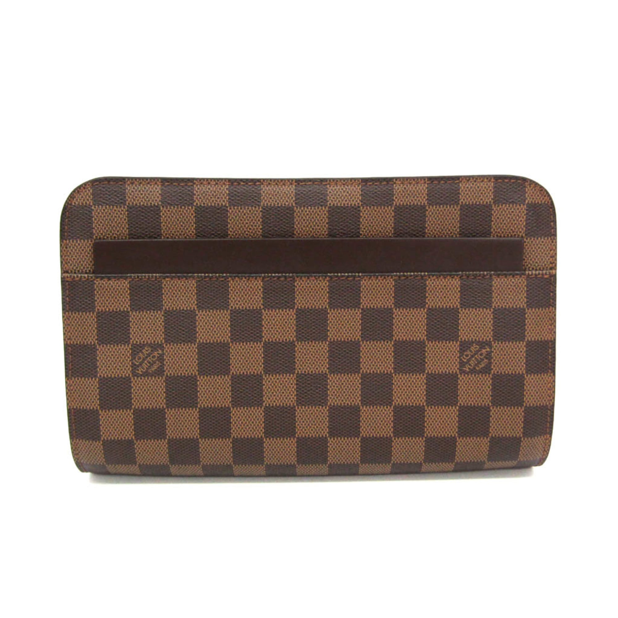 ルイ・ヴィトン(Louis Vuitton) ダミエ サンルイ N51993 メンズ,レディース クラッチバッグ ブラウン 基本情報 [ブランド名]: ルイ・ヴィトン(Louis Vuitton) [ライン名]: ダミエ [モデル]: サンルイ N51993 [製造国]: フランス デザイン [タイプ]: クラッチバッグ [素材]: ダミエキャンバス [カラー]: ブラウン [開閉]: ジッパー・ファスナー [内ポケット]: オープンポケット 1 [外ポケット]: オープンポケット 1 [性別]: メンズ,レディース サイズ [サイズ (高さx幅x奥行)]: 16cm x 24cm x 5.5cm / 6.29'' x 9.44'' x 2.16'' [ハンドルの長さ]: 22cm / 8.66'' 個別商品情報 [シリアルナンバー]: SN0029 付属品 [付属品備考]: 付属品の詳細は画像をご確認ください 状態 [状態]: 非常に良い [ランク]: ランク A 【中古】使用感が少なく、多少のキズや汚れは見られるものの全体的にきれいな商品 [全体のキズ]: わずか [全体の汚れ]: わずか [全体の使用感]: わずか [ダメージの強さ]: 内側 ほこり わずか [商品状態備考]: 商品状態の詳細は画像をご確認ください 配送 [総重量]: 260g / 9.17oz. Custom Information [ダメージ]: レザー：スレ傷わずか 【本物保証】 eLADYの商品は全品本物保証！ 安心してお買い物をお楽しみください。 商品ランクについて ランク N　 新品・未使用商品。基本的にブティック購入と同じ状態（付属品は商品説明欄に記載があるものがつきます。） ランク NS 未使用・展示品 ランク S 新品同様にきれいな商品 ランク SA 使用感がほとんどない、きれいな商品・新品仕上げ商品 ランク A 使用感が少なく、多少キズや汚れは見られるものの、全体的にきれいな商品 ランク AB やや使用感があり、キズや汚れが見られるが全体的に程度の良い商品 ランク B 使用感があり、ダメージや汚れが見られるが、通常の使用に支障のない商品 ランク BC 使用感が強くあり、ダメージや汚れが気になる商品 ランク C かなりの使用感があり、ダメージや汚れが目立つ商品 ランク D 著しく状態が悪い商品・不具合のあるジャンク品 商品ランクについて お客様のご都合による返品・交換の対応はできかねますので、あらかじめご了承願います。品質管理には万全を期しておりますが、 万が一お届け商品がご注文とまったく異なっていた場合には返品の対象となることもございます。商品到着後24時間以内に、 カスタマーサービスセンターまでEメール又はお電話でご連絡ください。24時間以上経過しますと、お受け致しかねる場合がございます。 ご了承ください。