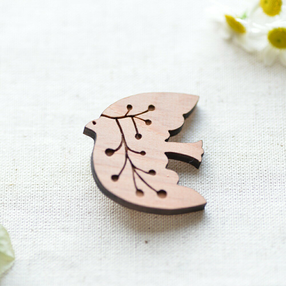 【ゆうパケット便OK】『cocochi』ブローチ（スワン/つきすすむトリ/木の実のトリ/葉っぱのトリ）【木製　杉の木　アクセサリー　ナチュラル　大人可愛い】