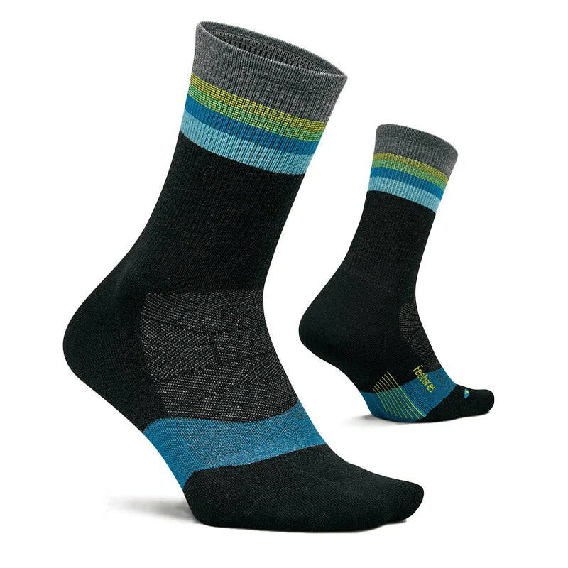 商品説明 従来のウールよりはるかに柔らかく、快適性、耐久性を高めたスポーツソックス。 Merino10は、上質なメリノウールとテンセル繊維の革新的技術による混紡により、ストレッチ性・保温性・速乾性・耐久性を高次元で実現した全天候型ソックスです。 一般的なメリノソックスの魅力をさらに引き上げた、“メリノの刷新”ともいえるモデルです。 feetures®︎は、生涯使い続けられるパフォーマンスソックスを目指し、製造廃棄物の削減やリサイクルボトル由来の糸を使用するなど、サステナブルな未来を意識したものづくりを行っています。 商品特徴 クッション性 高密度クッショニングが衝撃を受けやすい地面でも高いサポート力を発揮 フィット感 特許取得のピンポイント圧着により快適な履き心地と足裏サポートを実現 左右別設計 左右異なる設計が足全体に自然にフィットし、マメを予防 縫製 つま先は手作業によるシームレス仕様でごわつきを軽減 丈感 5インチ（約13cm）丈でトレイルランニングやファッション用途にも最適 素材特性 メリノウールとテンセル繊維による高い保温性・速乾性・耐久性 サイズ・素材 サイズ 【M】24.0cm-26.0cm / 【L】26.5cm-29.0cm 素材 テンセル、ウール、ナイロン、ポリウレタン【ご注意事項】 詳細は上記バナーより必ずご確認ください。