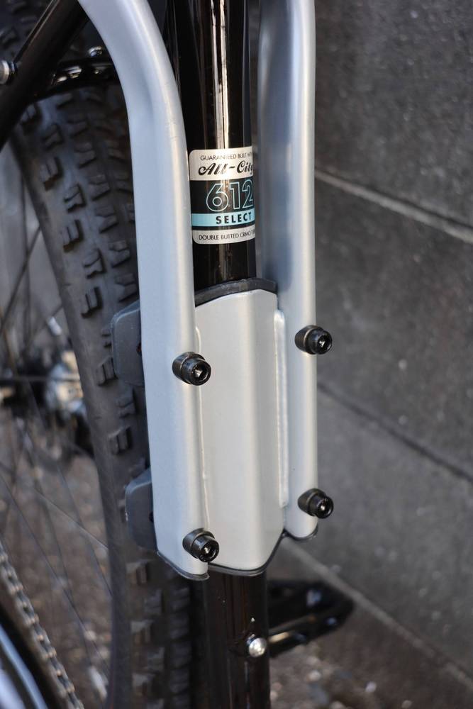 エレファントサイクルの自転車 アクセサリー Yepp イエップ スーリー イエップ マキシ チャイルドシート シルバー Thule Yepp Maxi 自転車用 ロードバイク クロスバイク対応 エレファントサイクル｜アングル2
