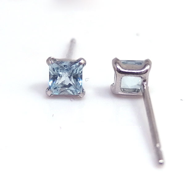 【送料無料】プラチナ製アクアマリンピアス　スクエア■4268