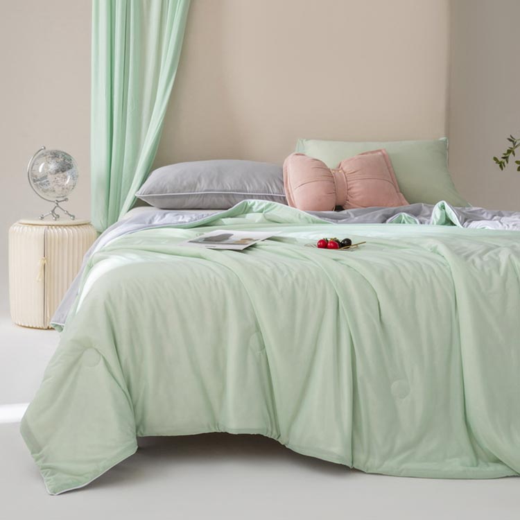 肌掛布団 夏用 肌掛け布団 ひんやり ダブルサイズ シングル 夏 接触冷感 夏用掛け布団 キルトケット 軽量 薄い 春 掛け布団 とろけるような肌触り 丸洗い 柔らかい 快適 150×200cm 200×230cm [2]