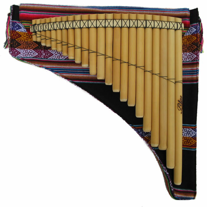 当商品は、南米フォルクローレ音楽に使用されている竹製パンフルートです。 ペルー・リマ市内の楽器工房の、Blas社製の商品です。 左低音・最も長い”管”は約33cm・22管 アンデス地方の民族織物マンタ製のケース付き 民族織物の裁断場所の違いにより、若干異なりますのでご了承ください 音階は、最長管よりド（C4）・レ・ミ・ファ・ソ・ラ・シのリピートです。 音が、出し易いと思います・半音は付いていません。 演奏に使用できます 楽器の色は、天然素材の為、若干異なる場合が有りますが、ご了承ください 1点づつ手作りのため、商品発送時に、画像と若干異なる事が有りますので、ご了承の上ご注文ください 画像は、調整しましたが違いはご了承ください。 天然素材の為、管の内側の竹の若干スジのハガレが有る場合が有りますので、ご了承の上ご注文ください