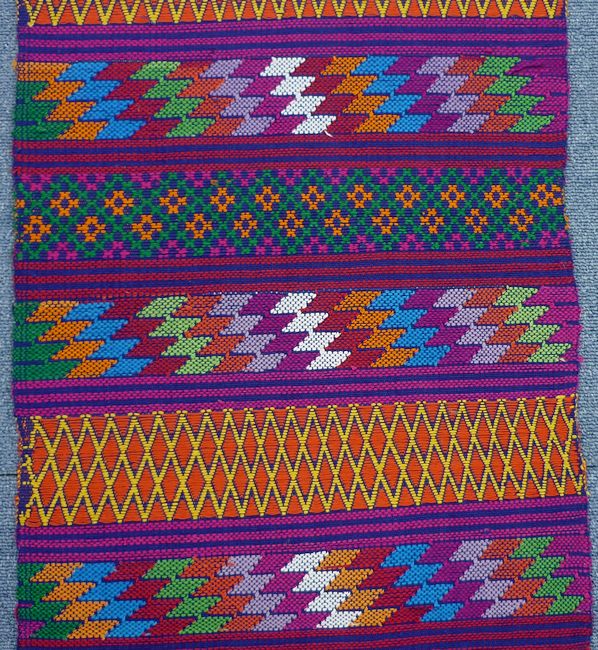 グアテマラ テーブルクロス GU-029-05 壁掛け （大） 民族織物 伝統織物 手織り 綺麗 可愛い 中米 綿　美しい ハンドメイド 2