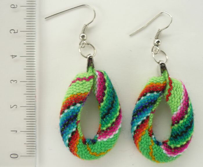 送料無料 ペルー アンデス PI-010-06 民族織物 伝統織物 マンタ カラフル 楕円型 可愛い ピアス 綺麗 クスコ フォルクローレ衣装