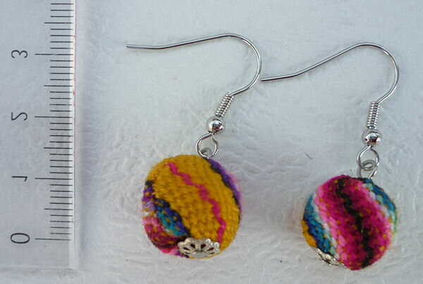 ペルー アンデス 民族織物 PI-020-03 マンタ 可愛い ピアス 綺麗 アンデス織物 伝統織物 クスコ フォルクローレ衣装 フォルクローレ音楽