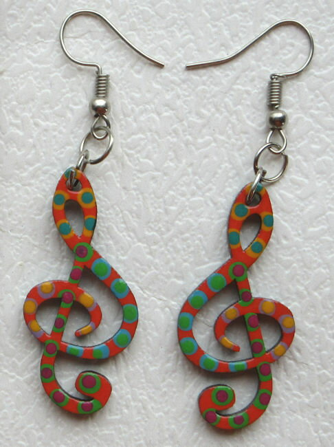 ペルー アンデス PI-034-25 クスコ 木製 カラフル ピアス インカ 音符 猫 蝶々 ハート 花 フクロウ イルカ フォルクローレ衣装 フォルクローレ音楽