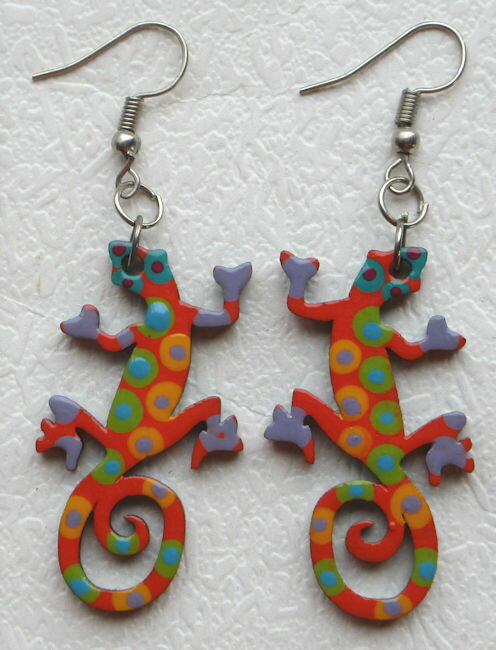 ペルー アンデス PI-034-18 クスコ 木製 カラフル ピアス インカ 音符 猫 蝶々 ハート 花 フクロウ イルカ フォルクローレ衣装 フォルクローレ音楽