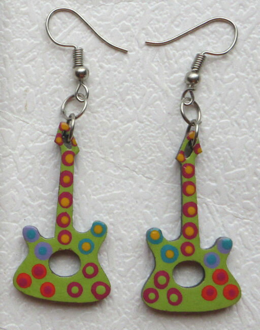 ペルー アンデス PI-034-13 クスコ 木製 カラフル ピアス インカ 音符 猫 蝶々 ハート 花 フクロウ イルカ フォルクローレ衣装 フォルクローレ音楽