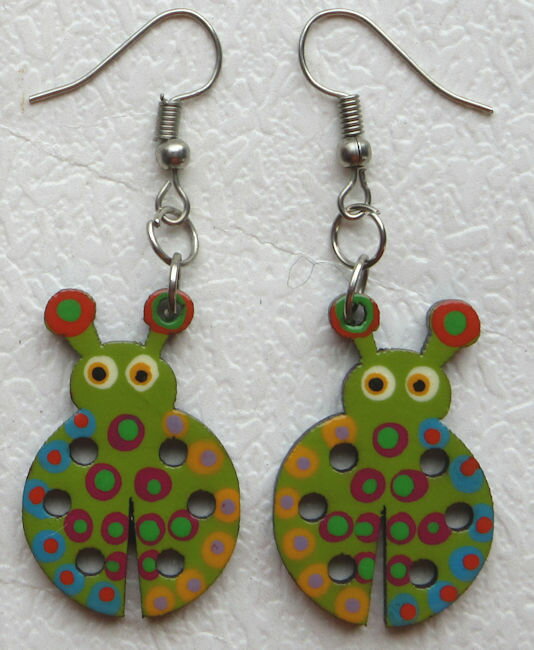 ペルー アンデス PI-034-11 クスコ 木製 カラフル ピアス インカ 音符 猫 蝶々 ハート 花 フクロウ イルカ フォルクローレ衣装 フォルクローレ音楽