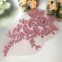 ビーズをたくさん施したお花の刺繍レースモチーフです。 お花の部分もスパンコールとビーズ付きです。 新体操、社交ダンス、バトントワリング、 レオタード、ベリーダンス、フィギュアスケート、 バレエ、ドレス、ステージ衣装、ハンドメイド材料などに 使用すると綺麗です。 サイズ：H24cm W15cm カラー：ピンク