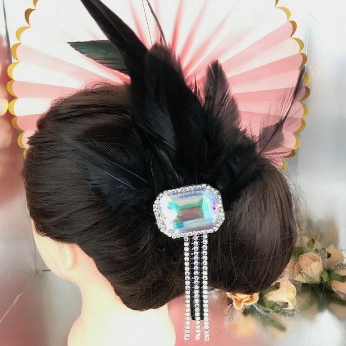 コサージュ（髪飾り） ヘア飾り ヘアアクセサリー ヘッドピース コサージュ 羽根付き フェザー ヘッドドレス ダンス衣装 髪飾り ヘアアクセサリー 社交ダンス 衣装 ブローチ ブラック