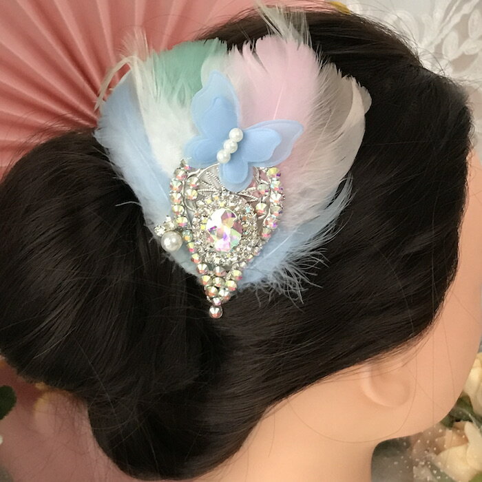 ヘッドコサージュ ヘア飾り ヘアアクセサリー ヘッドピース コサージュ 羽根付き フェザー ヘッドドレス ダンス衣装 髪飾り ヘアアクセサリー 社交ダンス 衣装 ブローチ ブルー系