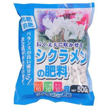 「北海道・沖縄・離島・一部地域へのお届けは別途送料を請求させていただきます。」「お客様都合でのキャンセルの場合、出荷前後にかかわらずキャンセル料などの手数料が発生いたしますので予めご了承ください。」「メーカーより取り寄せ商品のため、在庫状況によっては欠品・廃盤の可能性があります。あらかじめご了承ください。」バランスの良い成分で次々と花を咲かせます。ニオイが少なく室内でも安心な肥料です。【使い方】元肥の場合は土に埋め込みます。追肥の場合は鉢のフチなどに2〜3ヶ所穴を掘り埋込か置いてください。※梱包時 破損防止のため別商品の袋を再利用し梱包することがございます。※離島への配送はお受けできません。サイズ21×17×3cm個装サイズ：42×38×18cm重量個装重量：15000g仕様球状タイプ内容量:500g生産国日本fk094igrjs