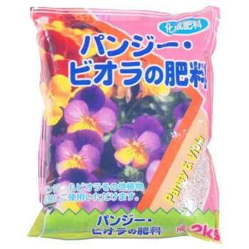 「北海道・沖縄・離島・一部地域へのお届けは別途送料を請求させていただきます。」「お客様都合でのキャンセルの場合、出荷前後にかかわらずキャンセル料などの手数料が発生いたしますので予めご了承ください。」「メーカーより取り寄せ商品のため、在庫状況によっては欠品・廃盤の可能性があります。あらかじめご了承ください。」花数を多くする・花付きをよくするリン酸成分を強化。臭いが無く室内でも安心して使えます。【使い方】パンジー・ビオラをはじめ一般草花にも使えます。花壇1m2には2握り位、65cmプランターには半握り位。※梱包時 破損防止のため別商品の袋を再利用し梱包することがございます。※離島への配送はお受けできません。サイズ28×22×5cm個装サイズ：28×44×25cm重量個装重量：20000g仕様粒状タイプ内容量:2kg生産国日本fk094igrjs