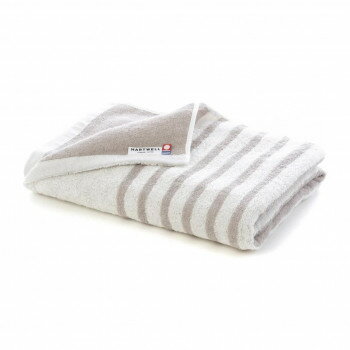 「北海道・沖縄・離島・一部地域へのお届けは別途送料を請求させていただきます。」「お客様都合でのキャンセルの場合、出荷前後にかかわらずキャンセル料などの手数料が発生いたしますので予めご了承ください。」「メーカーより取り寄せ商品のため、在庫状況によっては欠品・廃盤の可能性があります。あらかじめご了承ください。」室内干し約2.5時間(※)で乾燥する速乾タオル生地を使用した今治タオルです。(※洗濯乾燥試験において、30×30cmの本生地を洗濯・脱水後、室内にて計測した数値です。乾燥時間は室内環境により変化します)。珪藻土の構造を再現した「珪藻構造糸」を使用し特殊2層構造が糸内部に多くのエアーポケットを作り出すことで吸水性・速乾性を高めています。洗濯物が乾きにくい梅雨時期や冬場も気兼ねなくお使いいただけます。※モニター発色の具合により色合いが異なる場合がございます。【取り扱い上の注意】※毛羽落ちするため、使い始めは他の物とは別けて洗濯してください。※ネットに入れて洗濯することをおすすめします。※毛羽が出やすくなるため、柔軟剤の使用はできるだけお控えください。※濃色のものは多少色落ちする可能性があるため、白物と一緒に洗わないでください。※蛍光増白剤を含む洗剤や漂白剤の使用はお控えください。※色移りする可能性がありますので、濡れたまま放置しないでください。※綿製品は多少縮むことがありますので、洗濯後は形を整えて干してください。サイズ60×120cm個装サイズ：32.0×30.0×5.0cm重量個装重量：286g素材・材質綿95%、ポリエステル5%仕様認定番号:2024-464生産国日本fk094igrjs