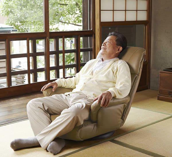 座椅子 レザー ハイバック リクライニング レバー式 肘置き 回転 腰痛 おしゃれ 日本製 ソファ 回転座椅子 ロータイプ 肘掛け 高齢者 大きい 低い ワイド 丈夫 高級 国産 こたつ リビング 和室 年配 老人 回る 頭まで 楽