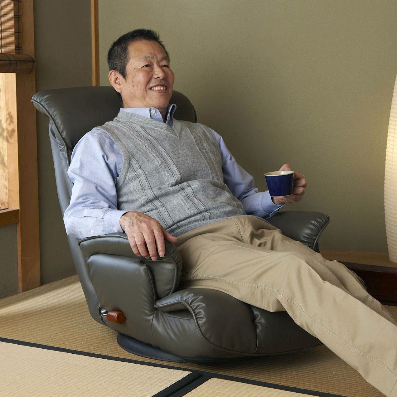 座椅子 レザー ハイバック リクライニング レバー式 肘置き 回転 腰痛 おしゃれ 日本製 ソファ 回転座椅子 ロータイプ 肘掛け 高齢者 大きい 低い ワイド 丈夫 高級 国産 こたつ リビング 和室 年配 老人 回る 頭まで 楽
