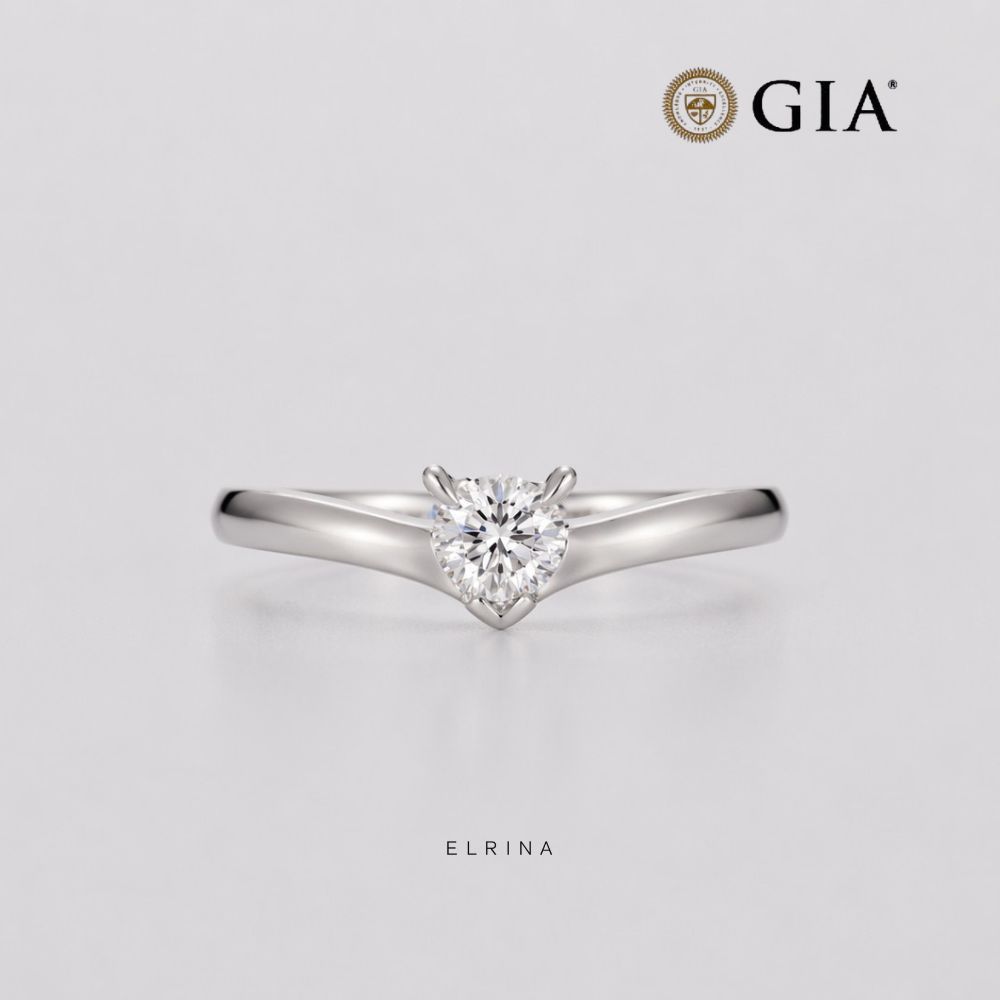 商品詳細 素材 プラチナ 宝石 ダイヤモンド 0.30ct Fカラー / VS2 / ハートブリリアントカット サイズ 7〜17号 アイテム ダイヤモンドリング・指輪 付属 GIA鑑定書付き 特徴 世界的な鑑定機関GIAによる鑑定書が付属した、0.30ctのダイヤモンドリング。 Fカラー、VS2クラリティのハートブリリアントカットダイヤモンドを使用しています。 やわらかな曲線を描くアームと、センターのハートシェイプダイヤモンドが美しく調和するプラチナリング。 愛らしさを持ちながらも甘くなりすぎず、上品で洗練された印象に仕上げました。 婚約指輪や記念日のジュエリーとしてはもちろん、日常にも特別な日にも寄り添う一粒ダイヤモンドリングです。 ELRINAの商品は、日本国内にて熟練の職人が一点ずつ丁寧に製作しています。 ■ 関連アイテム ■ ダイヤモンド ネックレス N3-0097 ■ ダイヤモンド リング RB1 N1-0103 ■ ダイヤモンド リング RB2 N1-0104 ■ ダイヤモンド リング RB4 N3-0096 ■ ダイヤモンド ネックレス N1-0106 注意書き モニターの発色により実際と異なる場合があります。 ダイヤモンドリング ダイヤリング プラチナリング 指輪 レディース GIA鑑定書付き ダイヤモンド 0.30ct 0.3ct Fカラー VS2 ハートブリリアントカット ハートシェイプダイヤモンド 一粒ダイヤ リング 一粒ダイヤモンドリング ソリティアリング 婚約指輪 エンゲージリング プロポーズ 記念日 ジュエリー 誕生日 プレゼント シンプルリング ミニマルジュエリー プラチナジュエリー ELRINA エルリナ