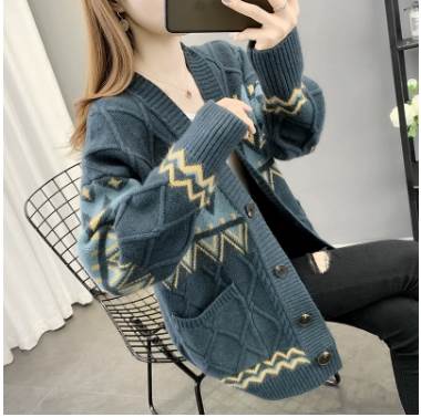 トップス セーター カーディガン 長袖 襟なし ストレート モコモコ 前開き 大人可愛い カジュアル おしゃれ メンズライク ボーイッシュ ラブリー 主役級 柄 春 秋 冬 ハロウィン クリスマス バレンタイン 10代 20代 30代 レディース 学生 デート お出かけ お泊まり 休日