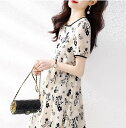 ワンピース ミモレ丈 膝下 袖あり 半袖 フレア セミフレア かわいい 大人可愛い 大人 おしゃれ お洒落 大人可愛い こなれ感 キュート ガーリー 存在感 美容師 メイクアップアーティスト ネイリスト アパレルスタッフ 美容部員 エステティシャン コーディネーター