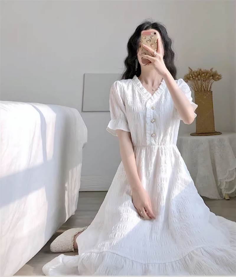 Rakuten - ワンピース フレアワンピース ミモレ丈 半袖 ベルスリーブ Vネック フリル パールボタン ウエストマーク ティアード 大人可愛い 上品 ガーリー 主役級 無地 夏 10代 20代 30代 40代 レディース 学生 デート お出かけ 女子会 レストラン ショッピング 普段使い 脚長