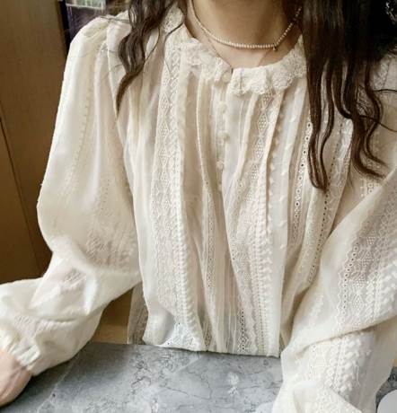 Rakuten - トップス ブラウス 袖あり 長袖 薄レース袖 フリル Uネック 大人可愛い きれいめ 大人 上品 おしゃれ 大人可愛い 大人女子 こなれ感 クール モード系 モダン 主役級 存在感 OL 春 夏 秋 20代 30代 40代 50代 レディース 女性用 ビジネス 通勤 ホワイト S M L XL 美容師