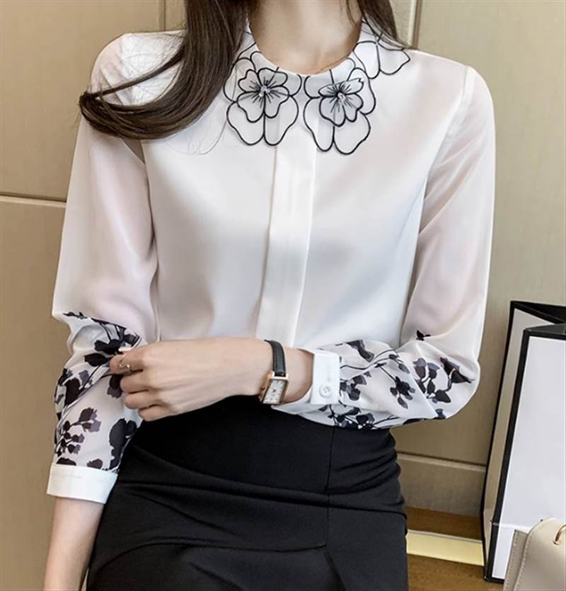 Rakuten - トップス シャツ ブラウス 長袖 ラウンドネック フラワー 花 大人可愛い きれいめ シンプル カジュアル 上品 おしゃれ エレガント 存在感 主役級 春 秋 10代 20代 30代 レディース ママ 学生 通学 デート お出かけ 着回し 定番 モテ インスタ映え 美容師