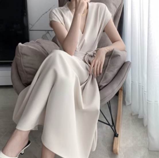 ワンピース ワンピドレス ロング丈 ダイビングネック フレンチスリーブ サッシュベルト ウエストマーク かわいい 大人可愛い きれいめ シンプル カジュアル 大人 上品 おしゃれ お洒落 大人女子 こなれ感 個性的 主役級 存在感 お出かけ ショッピング