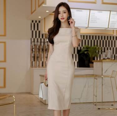 ワンピース ワンピドレス オフショルダー 膝下 ミディアム丈 半袖 オフショル スリム タイト 細身 バックスリット 大人可愛い きれいめ 上品 おしゃれ セクシー エレガント 主役級 無地 夏 謝恩会 二次会 レディース お出かけ 女子会 休日 パーティー イベント