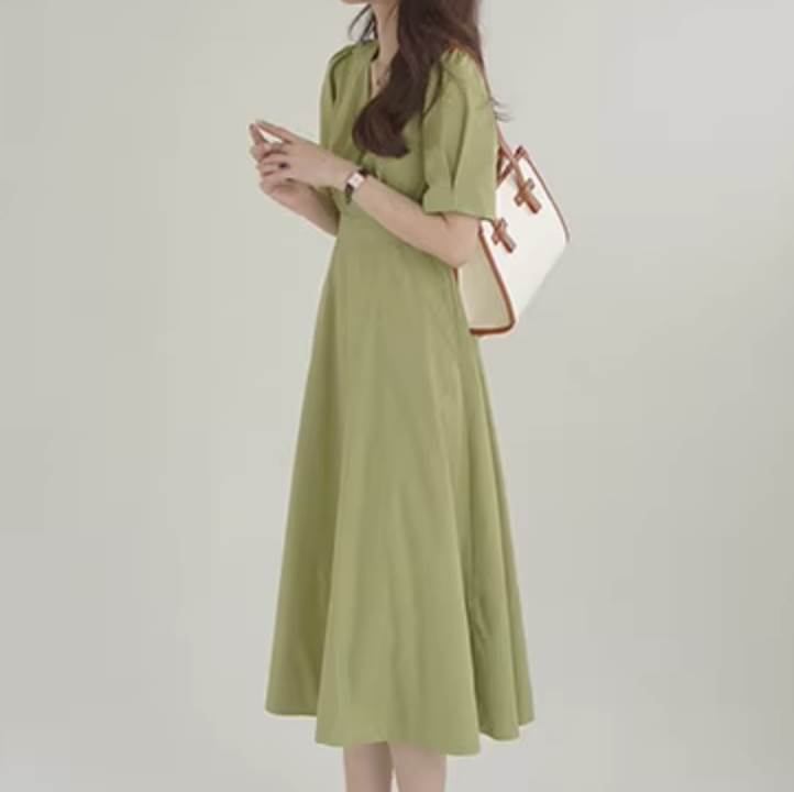 Rakuten - ワンピース フレアワンピース ミモレ丈 半袖 Vネック フロントボタンデザイン ウエストマーク ハイウエスト バックリボン かわいい 大人可愛い きれいめ シンプル カジュアル 大人 上品 おしゃれ お洒落 大人女子 こなれ感 個性的 主役級 存在感