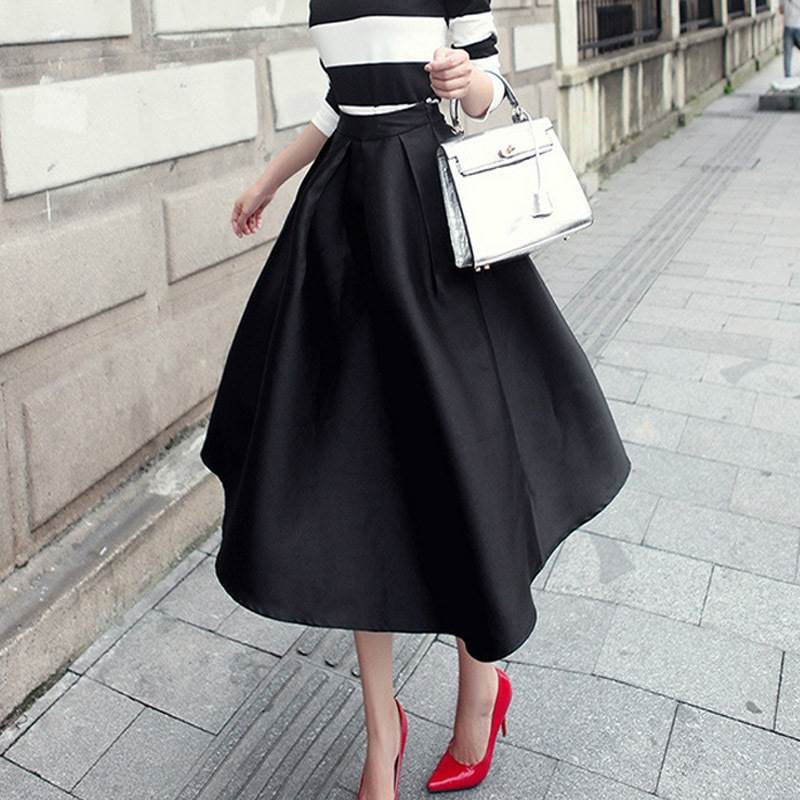 おしゃれで女性らしいスタイルを演出する、フレアスカートの登場です！程よいフレアが、女性らしいエレガントさを引き立て、存在感も抜群！ビジネスシーンにもピッタリのきれいめデザインなので、OLや総合職の方にもおすすめです。また、春夏秋冬、多様なシ...