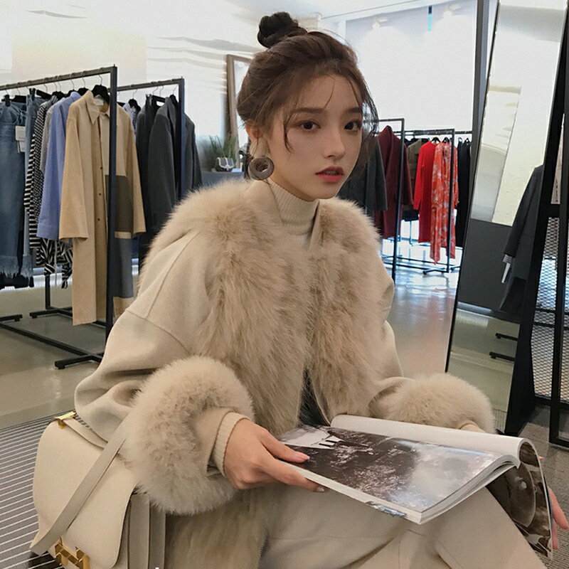 トップス ベスト モコモコ ふわふわ 前開き かわいい シンプル 大人 おしゃれ かっこいい ボーイッシュ ラブリー キュート ガーリー クール 主役級 存在感 秋 冬 クリスマス レディース デート お出かけ 女子会のサムネイル