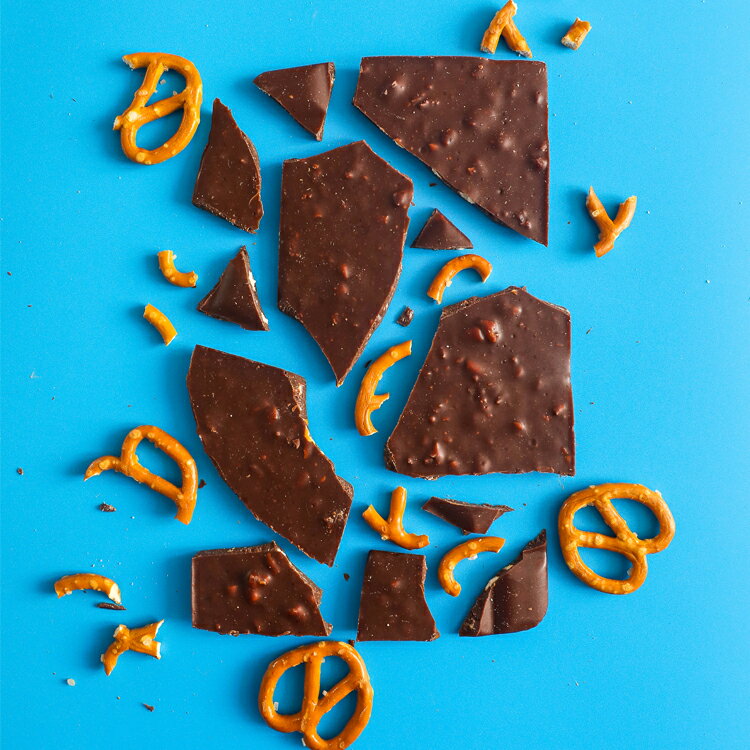 【乳製品不使用】バレンタイン ヴィーガン ミルクチョコレート プレッツェル の塩味と食感 チョコレート ギフト プチギフト 食生活に気を付けている方 オーツミルク ヴィーガンスイーツ プラントベース | H!P CHOCOLATE（ヒップチョコレート)ソルティープレッツェル 70g