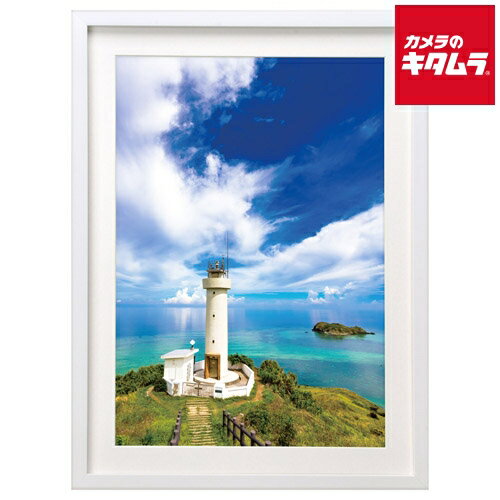 【製品特徴】■さまざまなお写真にあうシンプルな角形の額縁■飾りのないシンプルな角形のデザイン■2L、6切、A4サイズはスタンド付【製品仕様】●マット紙外寸法：W245×H332mm●マット紙抜き寸法：W190×H277mm●前面板：ガラス●...