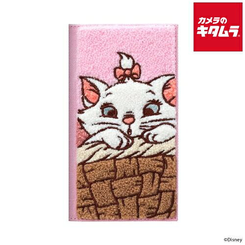 【製品特徴】■手にフィットするスクエアデザイン■ふんわりとした立体感のあるサガラ刺繍のカバー（ポリエステル素材）がiPhoneの液晶画面をしっかり護ります■MIL規格（MIL-STD-810G)の2項目、落下・振動に準拠した試験をクリアしたタフ設計■ケースの内面はマグネットロック機能搭載でラクラクカバーを開閉することが可能■背面は高透明なポリカーボネイト素材でシールや写真を入れて自分好みにカスタマイズすることが可能■通勤通学やお買い物に便利なカードポケット・お手持ちのストラップをつけて落下を防げるストラップホール付き■カバーを付けたままワイヤレス充電が可能【製品仕様】●対応機種：iPhone 16 ※商品の仕様・対応をご確認の上、ご購入ください。 iPhone16スマホアクセサリー`スマホケース`ピージーエー`PGAPG-D24ACF04MARクリアフリップケース(サガラ刺繍)ディズニーマリー（iPhone16用） ※この説明文は楽天市場店の記載内容です。URLはhttps://item.rakuten.co.jp/emedama/で始まります。URLが異なる際はサイトを利用することのないよう十分ご注意ください。 ▼ご注意▼以下の商品は、当商品と互換性に関係なく表示されます。互換性は別途ご確認の上ご注文ください● 商品の返品について