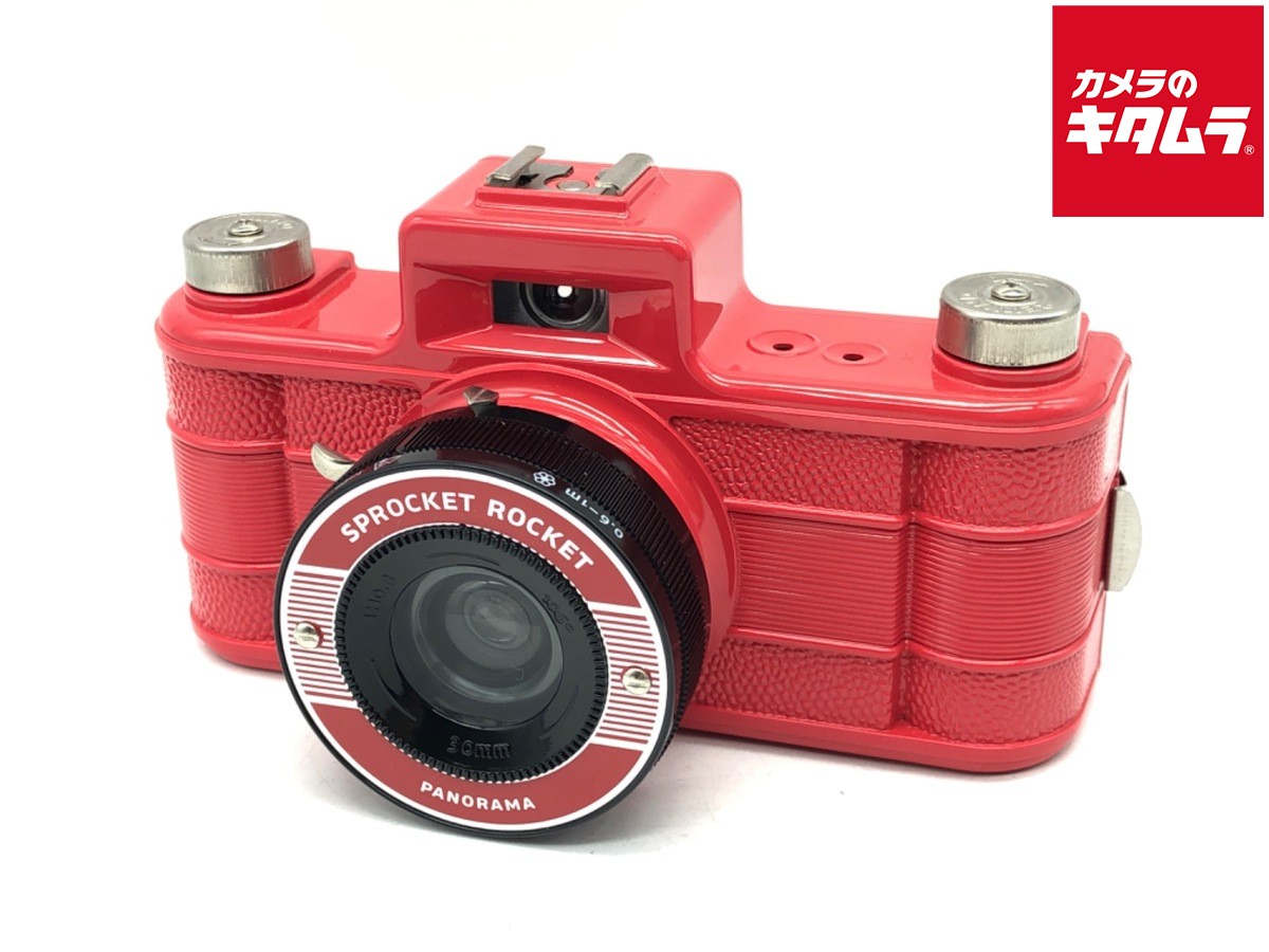 ■特記事項：現状渡し、外観・レンズ小スレ lomograpy sprocket rocket ■付属品：取扱説明書、レンズフロントキャップ ■その他 　初期不良の際は、当店発送後1週間以内にご連絡ください 　付属品は、上記記載のあるもののみです 　カメラ本体については、シャッター作動回数の確認は行っておりません ----------------------------------------------------------- 実店舗および当社他販売サイトと在庫を共有しているため、ご注文のタイミングにより欠品・完売となりご用意が出来ない場合がございます。この場合、ご注文をキャンセルいたします。また、同一型番の商品を3個以上、もしくは中古商品を11個以上ご注文頂いた際は、ご注文をキャンセルいたします。 ----------------------------------------------------------- ※商品の仕様・対応をご確認の上、ご購入ください ※この説明文は楽天市場店の記載内容です。URLはhttps://item.rakuten.co.jp/emedama/で始まります。URLが異なる際はサイトを利用することのないよう十分ご注意ください。 ▼ご注意▼以下の商品は、当商品と互換性に関係なく表示されます。互換性は別途ご確認の上ご注文ください● 商品の返品について