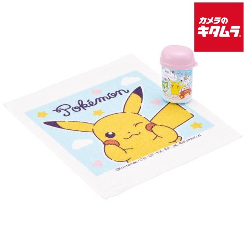 【製品特徴】■行楽や普段使いに便利なおしぼりとケースのセット■名前シール付き【製品仕様】●商品サイズ(約)：ケース：68×50×108mmおしぼり：320×280mm総質量：65g●品質表示：ケース：ポリプロピレン(耐熱温度120度)おしぼり：綿100％※ケースは自動食器洗浄機・食器乾燥機の使用は絶対にしないでください。●日本製(おしぼり：中国製) ※商品の仕様・対応をご確認の上、ご購入ください。 skater`おしぼりセットポケットモンスター`ファンシー`OA4 ※この説明文は楽天市場店の記載内容です。URLはhttps://item.rakuten.co.jp/emedama/で始まります。URLが異なる際はサイトを利用することのないよう十分ご注意ください。 ▼ご注意▼以下の商品は、当商品と互換性に関係なく表示されます。互換性は別途ご確認の上ご注文ください● 商品の返品について
