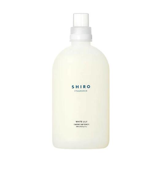 SHIRO FRAGRANCE ホワイトリリー ファブリックソフナー WHITE LILY FABRIC SOFTENER 心地よい香りで、お洗濯の時間が毎日の楽しみに たっぷり使えるファブリックソフナー 植物由来の柔軟成分で、素肌に触れる衣服やリネンなどをふんわりと仕上げて吸水性をキープ。 生地表面をなめらかに整えることで静電気が起きづらくなり、ほこりや花粉などが衣服に付着しにくくなります。 ランドリーリキッドとセットでお使いいただくと、より豊かな香りをお楽しみいただけます。 上品なフローラルに包まれる、洗練された「ホワイトリリー」の香り。 ＜ご使用回数の目安＞1本で約20回分ご使用いただけます。 ■スタッフコメント SHIRO 寺戸＜領域統括G＞ 香り立ちがやさしく、ふんわりと仕上げてくれるので、お気に入りのお洋服はもちろん、枕やタオル、お子様の服に使用するのもおすすめです。ふとした時に漂う、落ち着いたフローラルの香りに癒やされます。 全成分・製品情報 使用方法 本品をよく振ってから、水40Lまたは、洗濯物3～4kgに対して、25mL（キャップ1.5杯分)をすすぎの時に入れてください。 [用途] 綿、毛、合成繊維用 内容量 500mL 成分 界面活性剤、安定化剤、香料 ​ よくあるご質問 ・リニューアル前と香りは大きく異なりますか？ →新しいホワイトリリーは、従来の香りの特長を引き立てつつ仕上げているため、大きく異なることはございません。 変更点として、ミドルノートのリリーを強め、マグノリアなどフローラルの香りを加えることで、全体的に丸みのある印象へと整えました。優しく包み込む自然な香りになっています。 ・リニューアル前の香りは購入できますか？ →下記ページよりご購入いただけます。ただし、在庫が無くなり次第、販売終了となります。 ・ランドリーリキッド、ファブリックソフナーはドラム式洗濯機でも使えますか？ →ランドリーリキッド、ファブリックソフナーはドラム式洗濯機でもご使用いただけます。 自動投入に関しても基本的にご使用いただけますが、長時間放置すると分離や塊ができることがあります。 また投入量により香り立ちが変わりますので、お好みでご調整ください。 ・リニューアル前製品との区別はできますか？ →製品のバーコード付近に1cmほどの棒線が入っているものがリニューアル後の製品となります。 リニューアル後製品見分け方 ・子どもや赤ちゃんの衣類にも使えますか？ →はい、ご使用いただけます。 ただし、お子さまが口に触れることの多い衣類やタオルなどを洗う場合は、通常よりもすすぎをしっかりと行っていただくと、より安心してお使いいただけます。 SHIRO ブランド　関連商品 シロ ホワイトリリー ボディミスト 100mL... シロ サボン ボディコロン 100mL... シロ アールグレイ オードパルファン 40ml ... 3,030円 送料無料 3,080円 送料無料 5,200円 送料無料 シロ ニーム頭皮クレンジングオイル 80mL... シロ　アイスミント　ボディスクラブ　110g... シロ ホワイトリリー ハンド美容液 55g... 7,330円 送料無料 4,180円 送料無料 4,08円 送料無料 アイスミント ボディローション 190mL x 2本セット... シロ サボン ボディミスト 100mL... シロ アイスミント ボディローション 190mL... 6,930円 送料無料 3,080円 送料無料 3,600円 送料無料 SHIRO ホワイトリリー ファブリックソフナー 500mL 約20回分... SHIRO シロ エッセンスリップ オイル... SHIRO シロ FREESIA MIST フリージア ミスト ハンド美容液 90g... 3,980円 送料無料 4,560円 送料無料 6,080円 送料無料