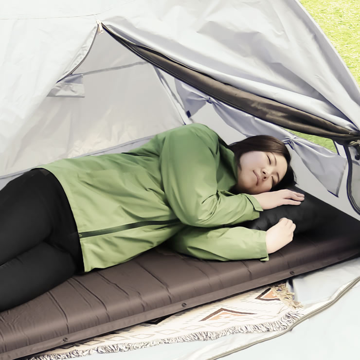 腕時計 バッグ 財布のクラージュの1分で自動で膨らむ 22mmの大型バルブ搭載 キャンプ マット 車中泊 [ 極厚 10cm 撥水 補修キット付き ] キャンプマット 車中泊マット マットレス エアーマット エアベッド エアマット ベッド 車 テント アウトドア 登山 キャンプ用品 防災 グッズ LAD WEATHER ラドウェザー｜アングル2