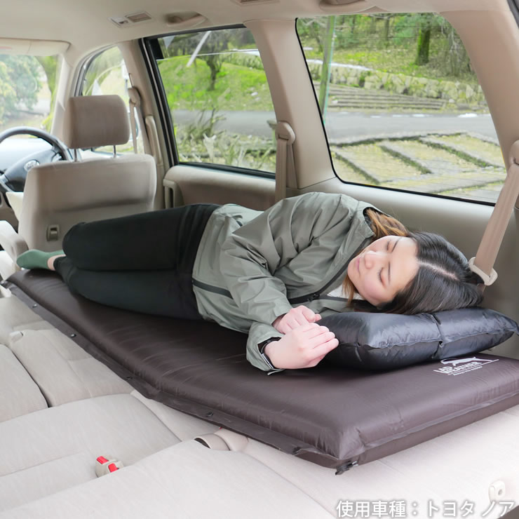 腕時計 バッグ 財布のクラージュの1分で自動で膨らむ 22mmの大型バルブ搭載 キャンプ マット 車中泊 [ 極厚 10cm 撥水 補修キット付き ] キャンプマット 車中泊マット マットレス エアーマット エアベッド エアマット ベッド 車 テント アウトドア 登山 キャンプ用品 防災 グッズ LAD WEATHER ラドウェザー｜アングル3