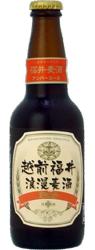 琥珀色でフルーティーな香りと甘味が特徴。 日本酒醸造の杜氏が造り出す、麦芽100％でコクと旨味が特徴の福井ビールです。 できたての生ビールをお楽しみ頂く為に、熱による殺菌や濾過を行っておりませんので、ビール酵母による濁りや沈殿が見られます。無濾過独特の濁りをお楽しみください！ 要冷蔵 クール便にて発送となります。 原材料名：　麦芽、ホップ アルコール度：　5％ 賞味期限：　冷蔵保管にて60日 【注】蔵元直送のため、代引き決済はできません。アンバーエール・ダークエール・ピルスナーの3種類の中から自由に20本選んで送料無料となります。ご自分で飲まれる場合は、あり合わせの箱に入れての梱包になります。ご贈答にご利用の場合は、6本用、8本用、10本用の箱がございます。このページ一番下をご覧になり、一緒にご注文ください。。一番フレッシュな状態で蔵元より直送致します！【注意】1〜19本まで発送の場合のクール便送料は、北海道・沖縄本島を含み全国一律1000円（税込）です。ただし、離島をのぞきます。