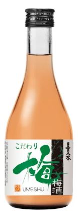 喜久水のこだわり梅酒は、下伊那郡松川町が原産の「竜峡小梅」を100％使用しています。 香り高く風味豊かな地元特産の梅を丁寧に漬け込みました。 爽やかな酸味とやさしい甘み、豊かな梅の香りが特長の、飲みやすい味わいの梅酒です。 アルコール度数8％のまろやかな口当たりで、ロックやソーダ割りはもちろん、食後のひとときにもおすすめです。 竜峡小梅ならではの豊かな風味をぜひお楽しみください。 アルコール分・・・8度 原材料・・・竜峡小梅、連続式蒸留焼酎　