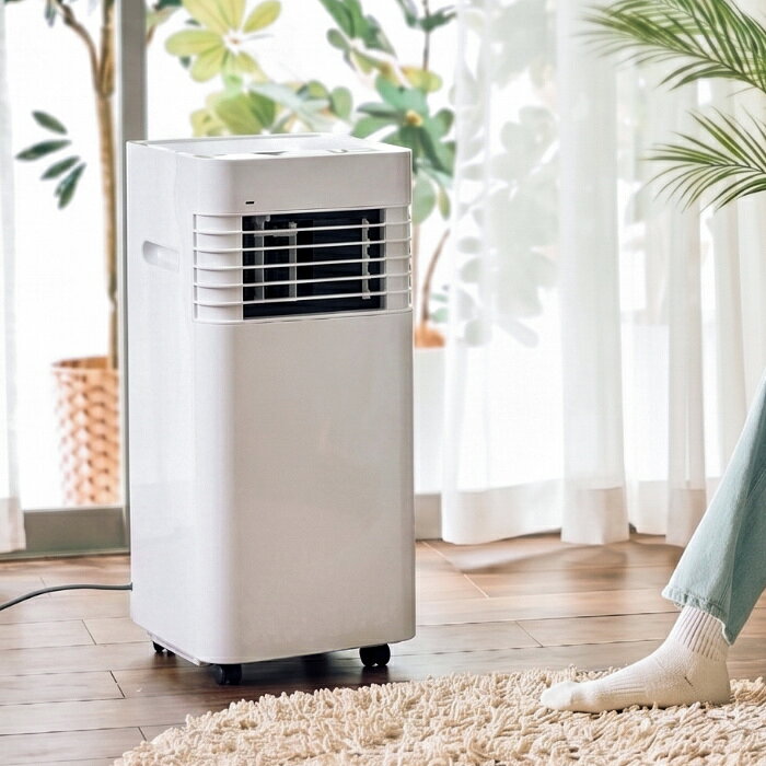■工具不要で設置可能ポータブルエアコン■排熱削減モデル■本体サイズ：幅26.5×奥行き28×高さ58cm■本体重量：約15.5kg■消費電力：50Hz:410W/60Hz:450W■冷房能力：50Hz:0.8kW/60Hz:0.88 kW■風量切替：2段階■首振り：上下ルーバー（手動）、左右ルーバー（手動）■モード：冷風モード/除湿モード/送風モード/室温設定■電動機の定格消費電：力:50Hz:395W/60Hz:440W力:50Hz:395W/60Hz:440W、冷媒：R134a/160g、除湿能力：最大8L/日、運転電流　50Hz:4.36A/60Hz:4.8A■オンタイマー：1〜24時間（1時間単位）■オフタイマー：1〜24時間（1時間単位）商品の特長・仕様に関する詳細はメーカーホームページでもご覧頂けます。QUADS クワッズ コンパクトポータブルエアコン QS672WH ホワイト■送料区分：160サイズ
