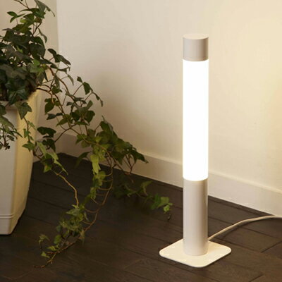 　製品の特長・仕様■コンセントにプラグを差し込むだけ 暗いスペースをもっと明るく。■本体サイズ:幅55×奥行55×高さ550mm ■重量1.8kg ベース130mm角 ■消費電力7.7W ■電源入力 100V 50/60Hz ■材質 アルミ...