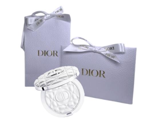 Dior ディオールスキン フォーエヴァー グロウ ルミナイザー 06 ギフト プレゼント クリスマス 母の日 お誕生日 お祝い 彼女 家族