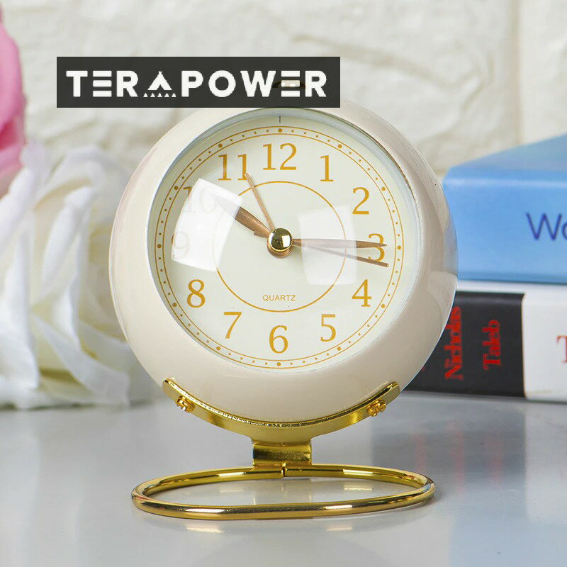プリンセススタイルのレトロな小さな卓上時計目覚まし時計金属フランス学生ベッドサイドデスク装飾装飾品