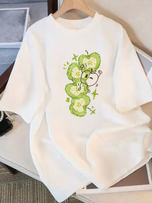 200gパターン:白いTシャツの上のプリント、キャラクターのイメージと緑色のりんごの形(りんごは星などの装飾がついています)を現して、風格はかわいくて、清新です。 アイテム属性:白の半袖Tシャツはカジュアルなファッションアイテムです。キャラクターに関連しています。